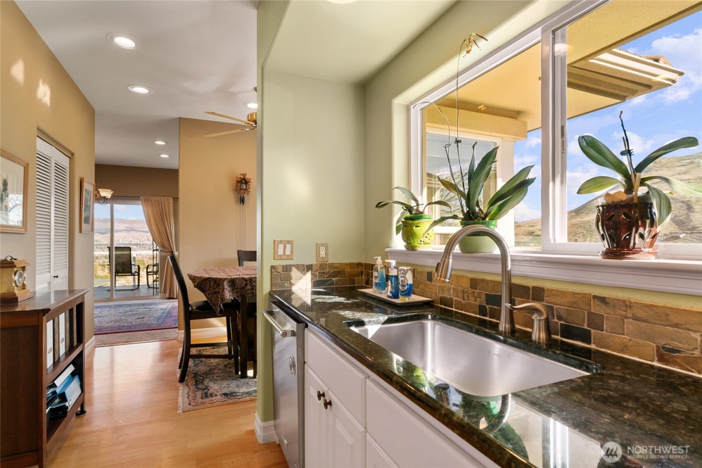 735 Castle Heights Drive , Wenatchee, WA 98801