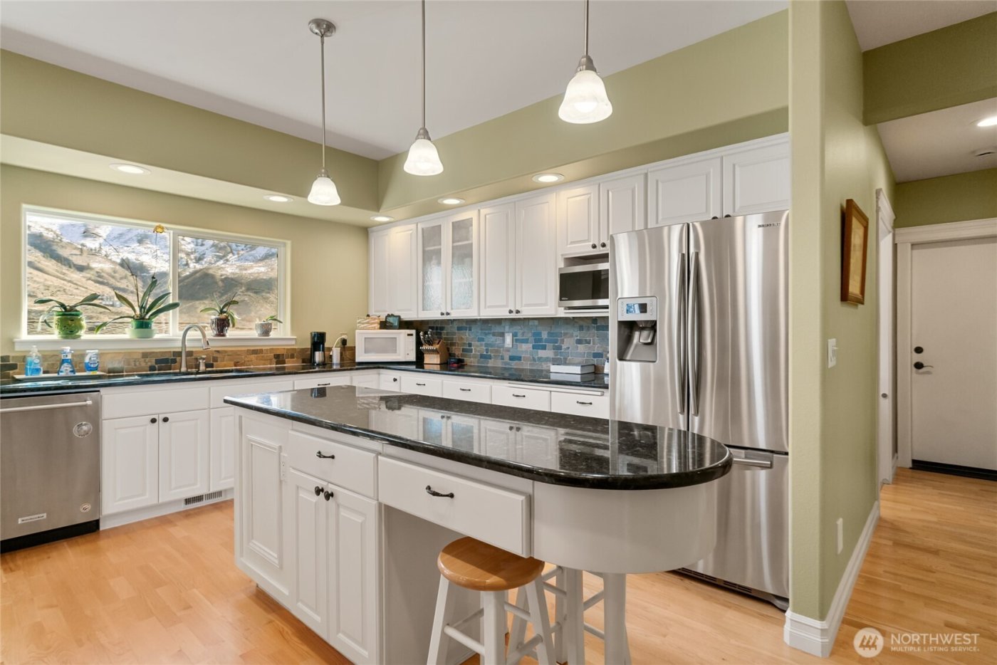 735 Castle Heights Drive , Wenatchee, WA 98801