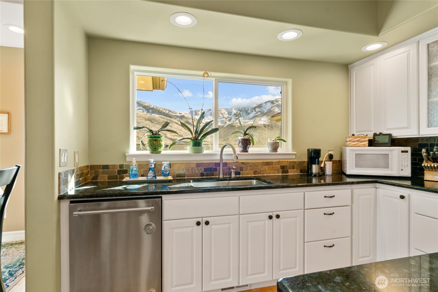 735 Castle Heights Drive , Wenatchee, WA 98801