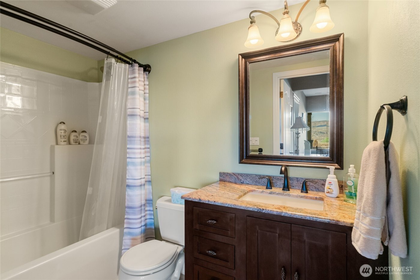 735 Castle Heights Drive , Wenatchee, WA 98801