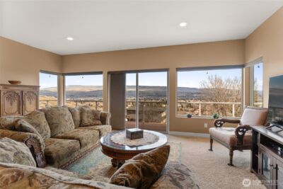 735 Castle Heights Drive , Wenatchee, WA 98801 - Photo 5