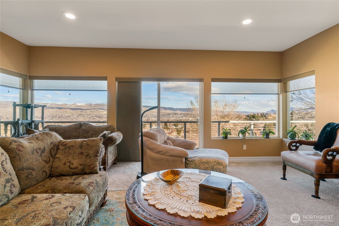 735 Castle Heights Drive , Wenatchee, WA 98801