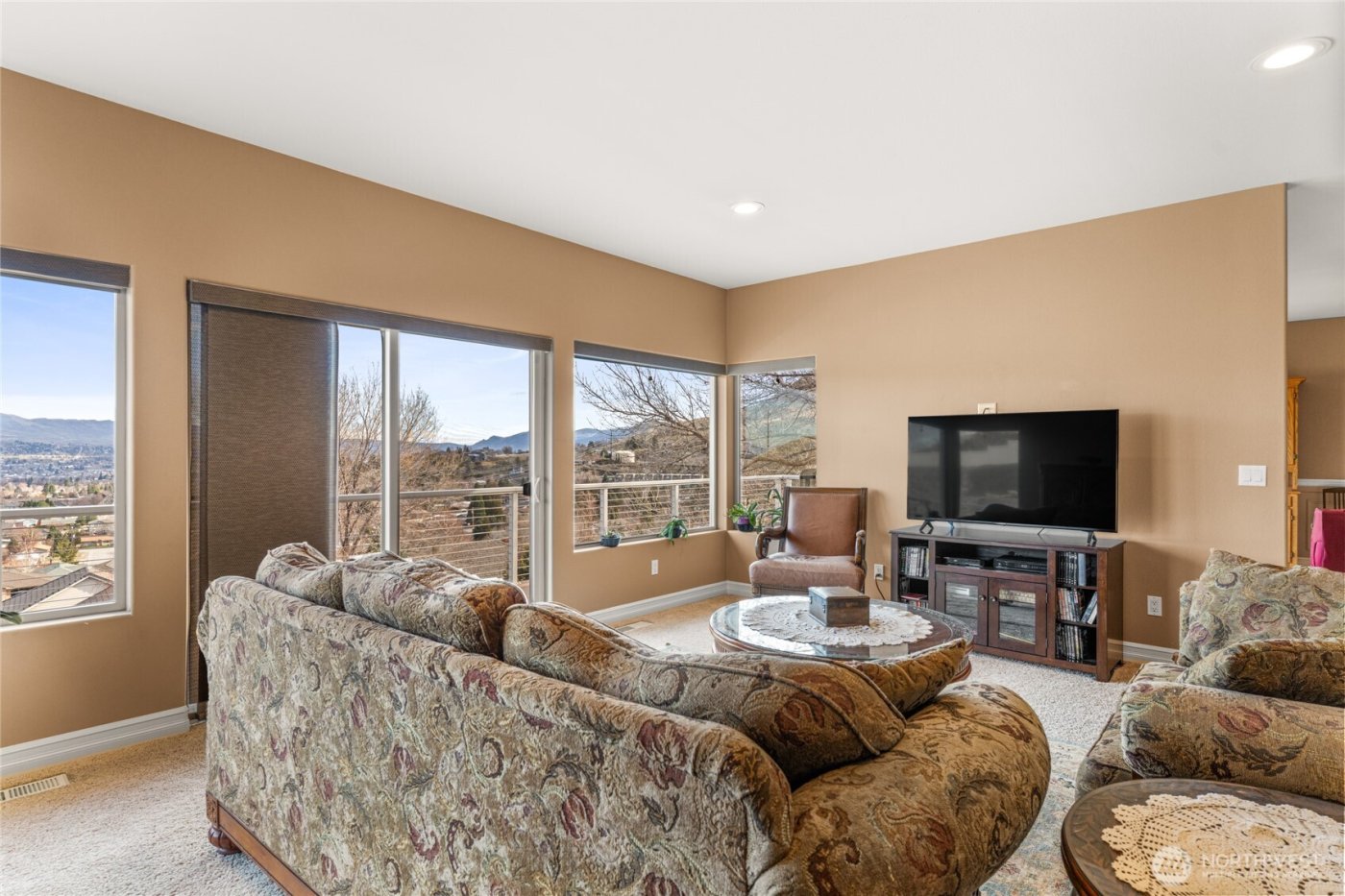 735 Castle Heights Drive , Wenatchee, WA 98801