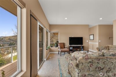 735 Castle Heights Drive , Wenatchee, WA 98801 - Photo 9