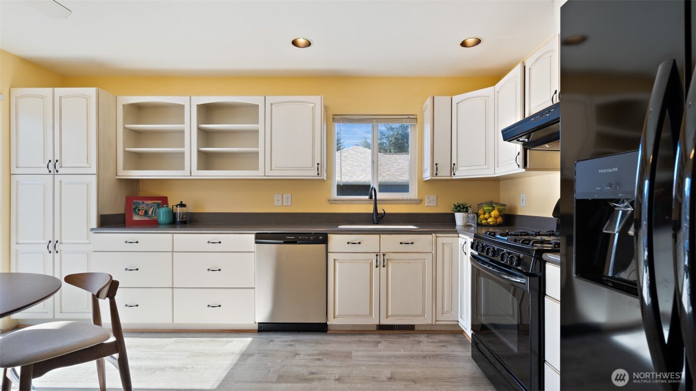 124 W Lippert Drive , Port Orchard, WA 98366