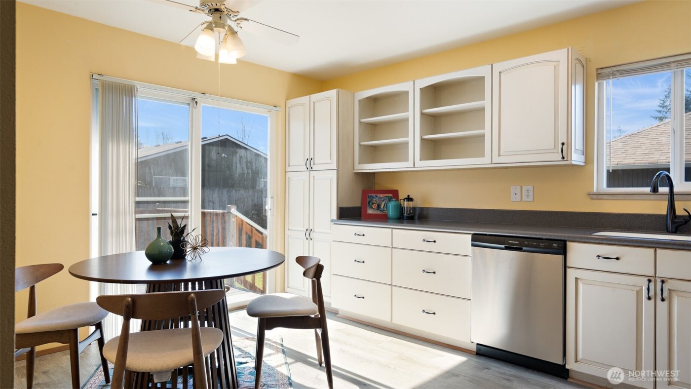 124 W Lippert Drive , Port Orchard, WA 98366