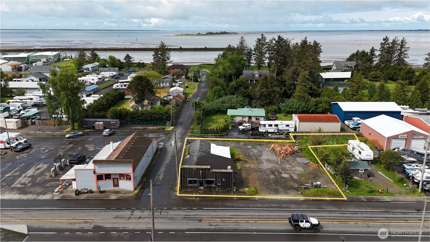 779 State Route 101 , Chinook, WA 98614