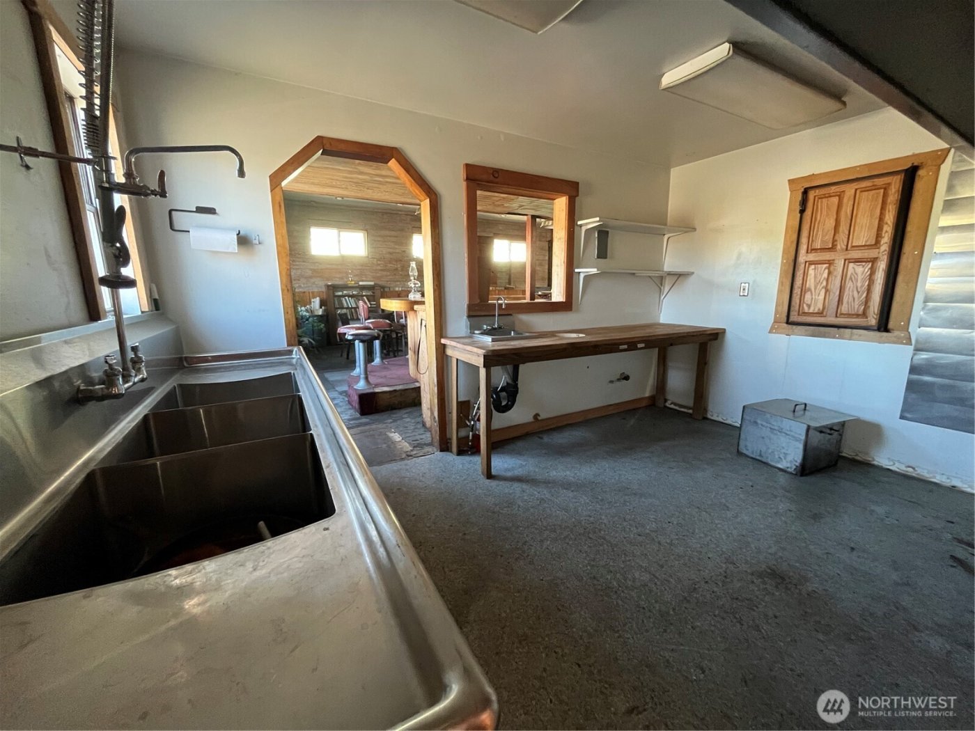 779 State Route 101 , Chinook, WA 98614