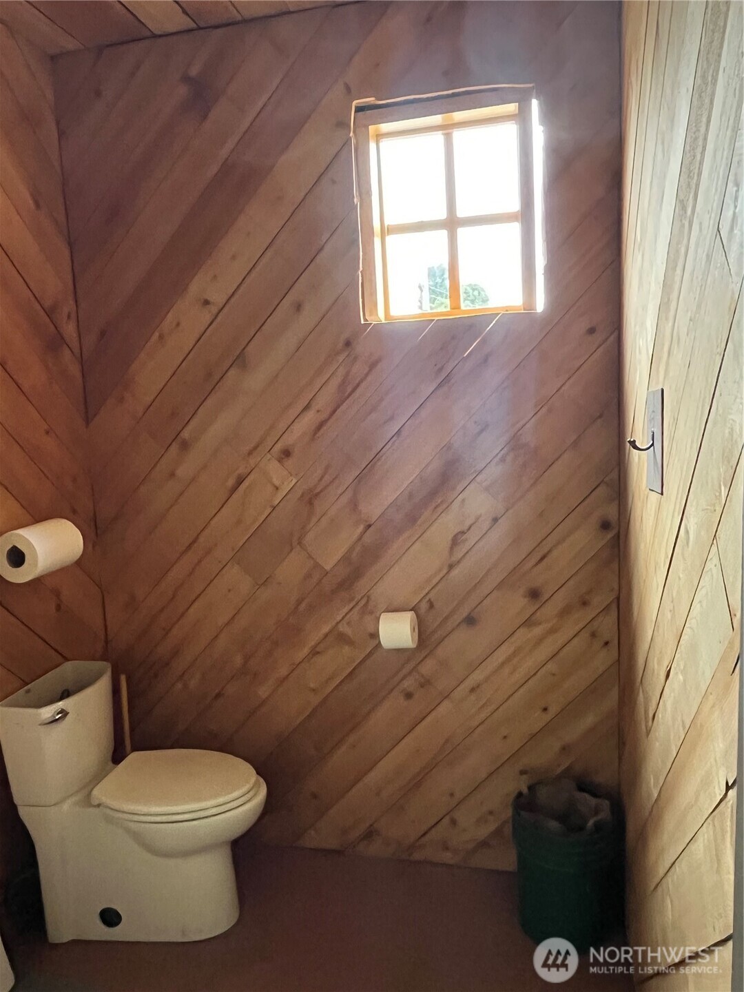 779 State Route 101 , Chinook, WA 98614