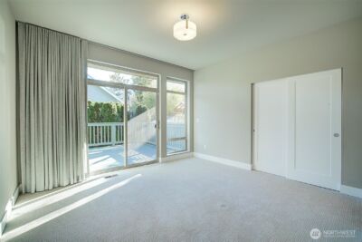 10010 Densmore Avenue N, Seattle, WA 98133 - Photo 13