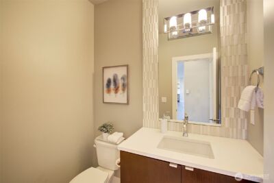 10010 Densmore Avenue N, Seattle, WA 98133 - Photo 16