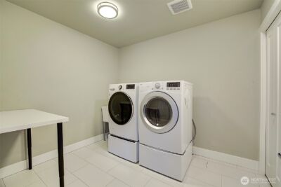 10010 Densmore Avenue N, Seattle, WA 98133 - Photo 19