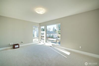 10010 Densmore Avenue N, Seattle, WA 98133 - Photo 27
