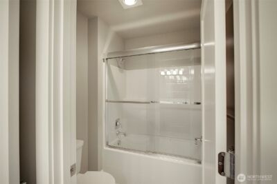 10010 Densmore Avenue N, Seattle, WA 98133 - Photo 30