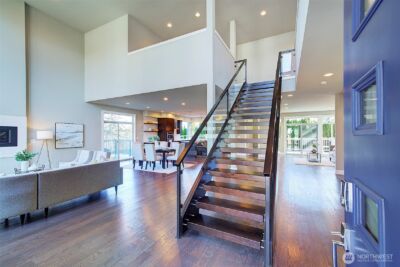 10010 Densmore Avenue N, Seattle, WA 98133 - Photo 3