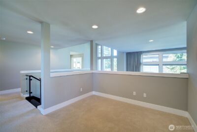 10010 Densmore Avenue N, Seattle, WA 98133 - Photo 32
