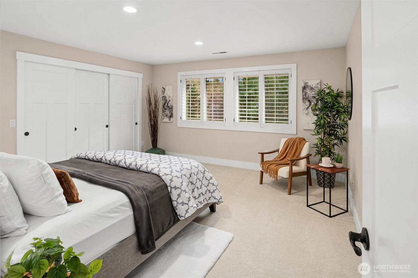 379 101st Avenue SE, Bellevue, WA 98004