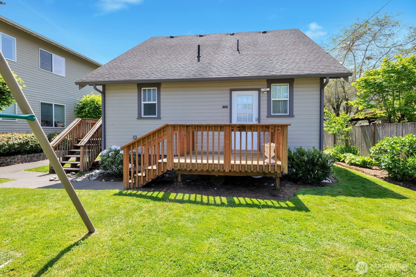 250 SE Andrews Street , Issaquah, WA 98027