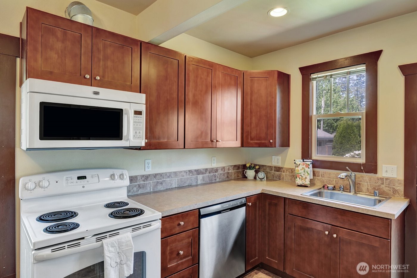 250 SE Andrews Street , Issaquah, WA 98027