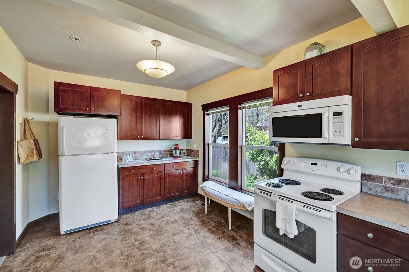 250 SE Andrews Street , Issaquah, WA 98027