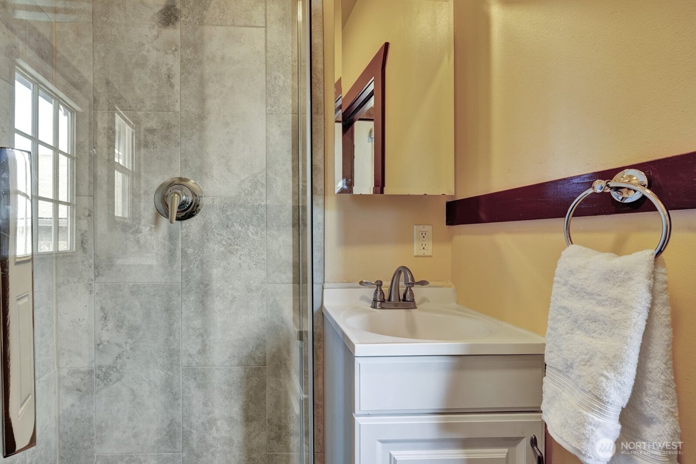 250 SE Andrews Street , Issaquah, WA 98027