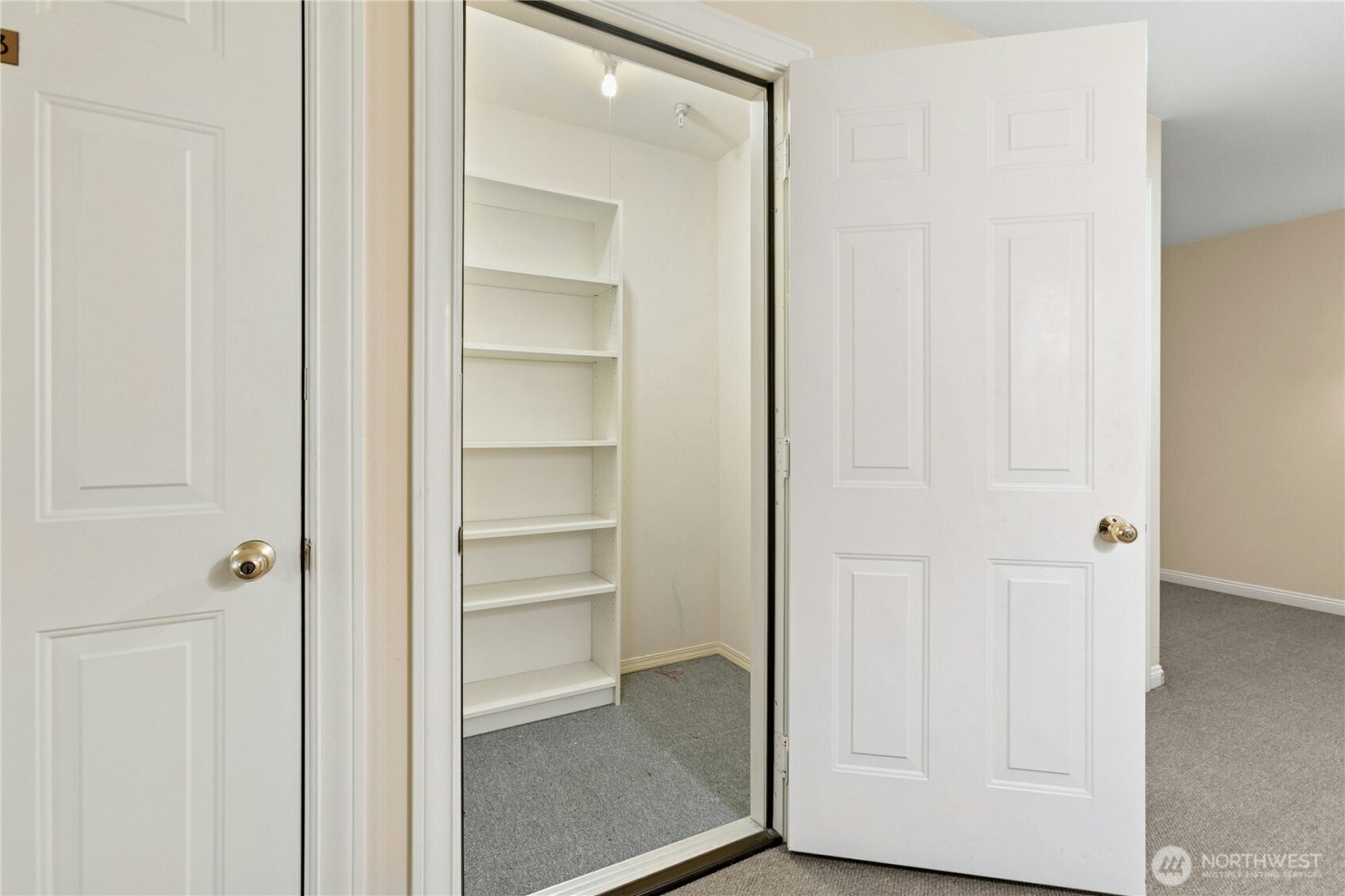 4081 224th Lane SE #202, Issaquah, WA 98029-6233