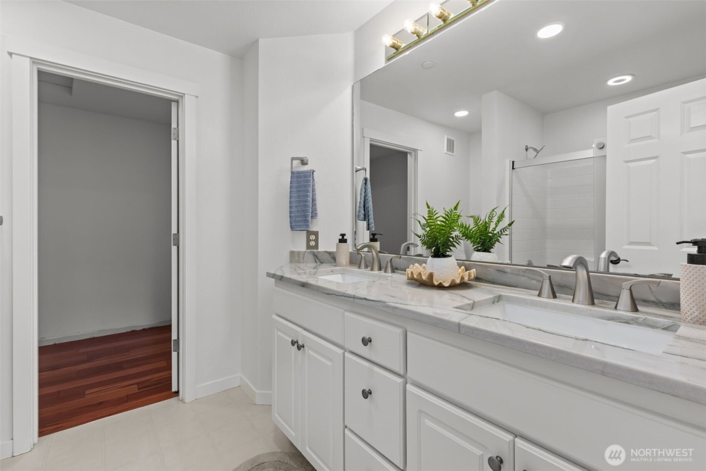 1621 Huckleberry Circle #1621, Issaquah, WA 98029