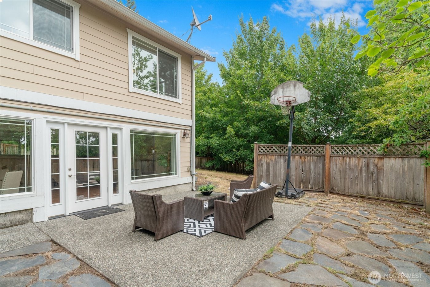 12623 NE 28th Street , Bellevue, WA 98005