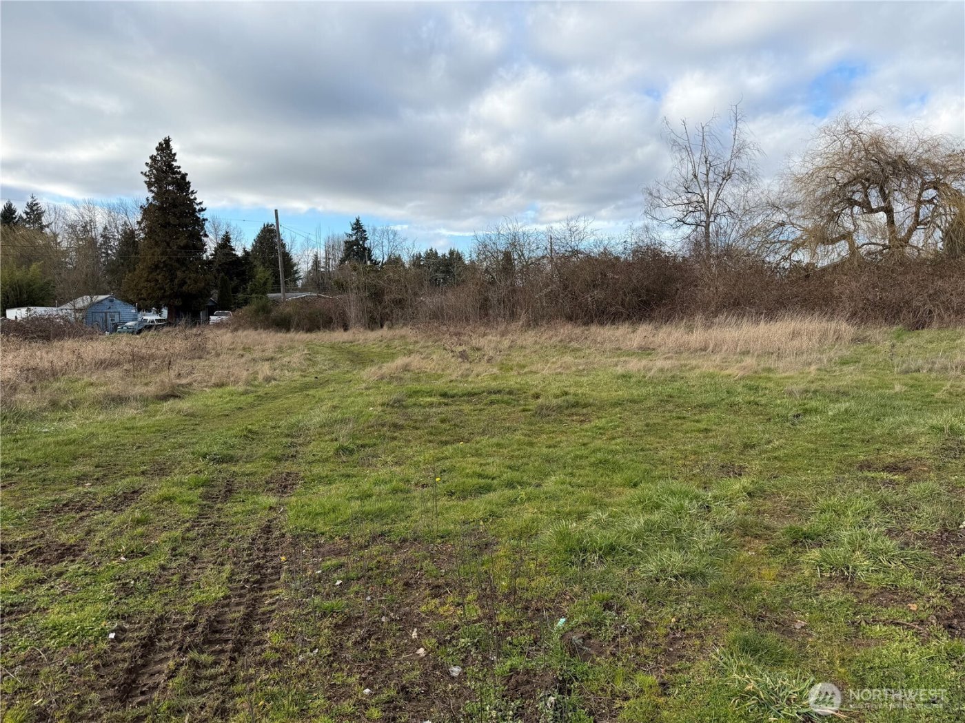 915 90th St E , Tacoma, WA 98445