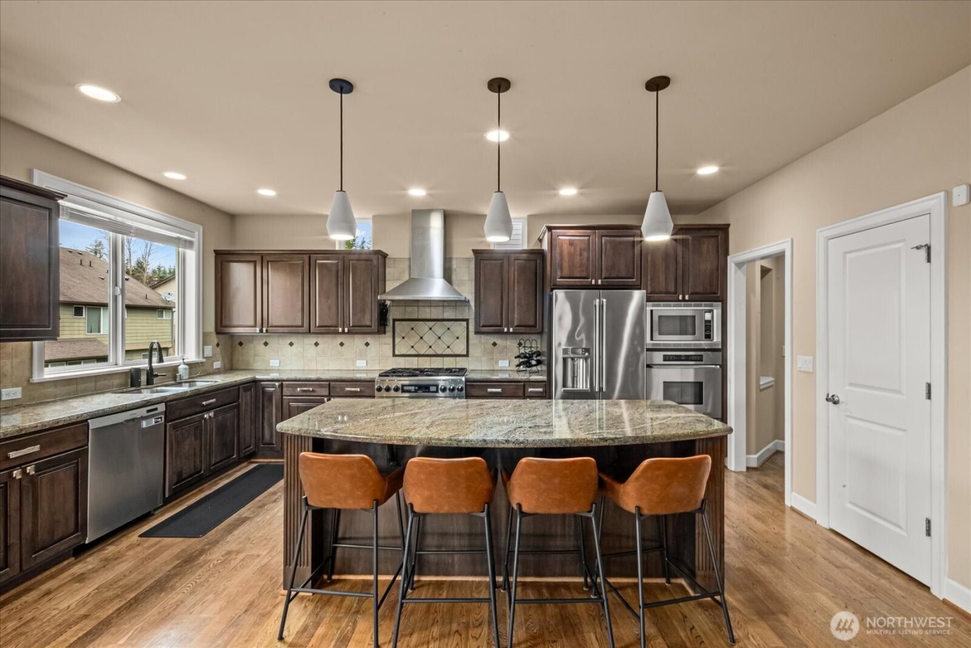 215 Ilwaco Place SE, Renton, WA 98059