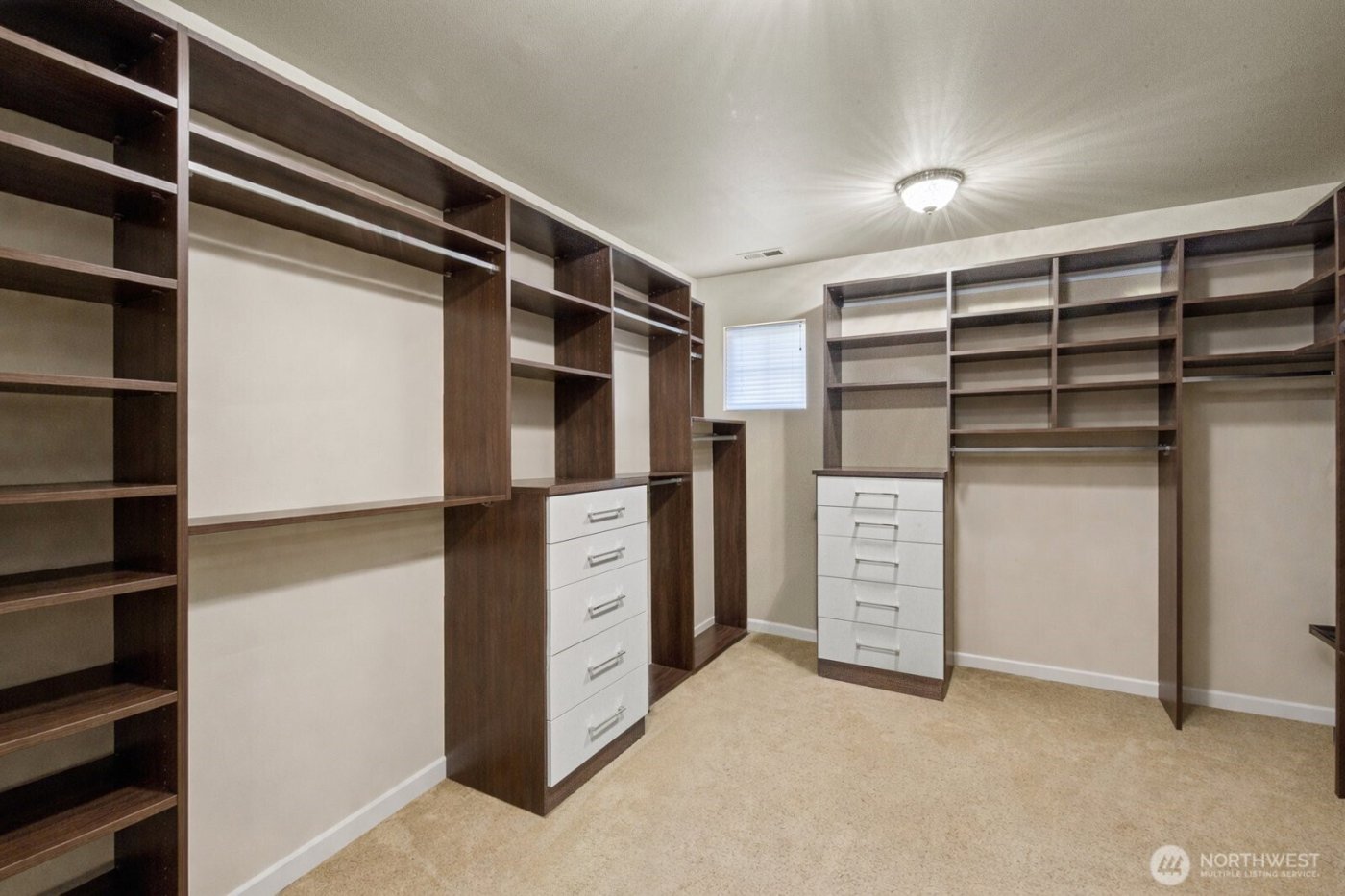 215 Ilwaco Place SE, Renton, WA 98059