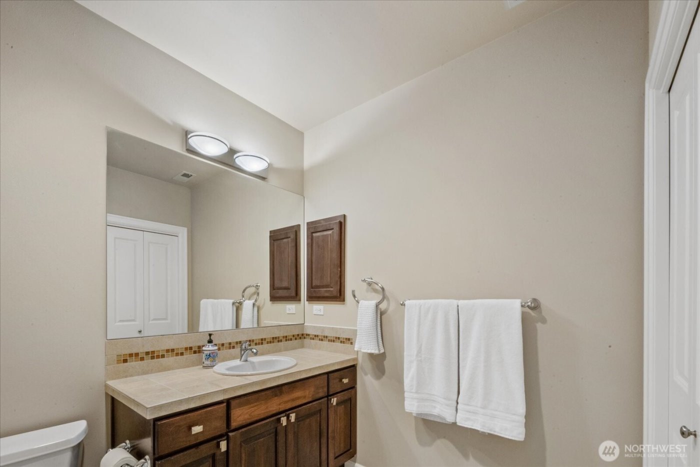 215 Ilwaco Place SE, Renton, WA 98059