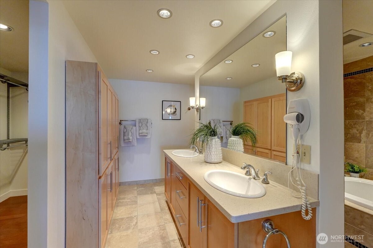 1 N Stadium Way #16, Tacoma, WA 98403