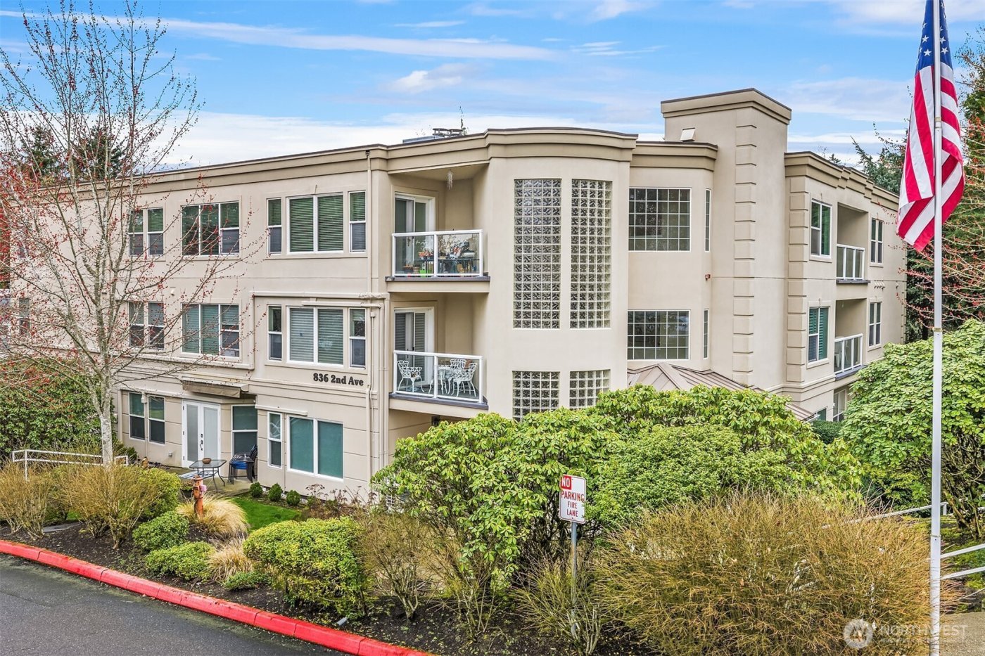 836 2nd Avenue #303, Kirkland, WA 98033