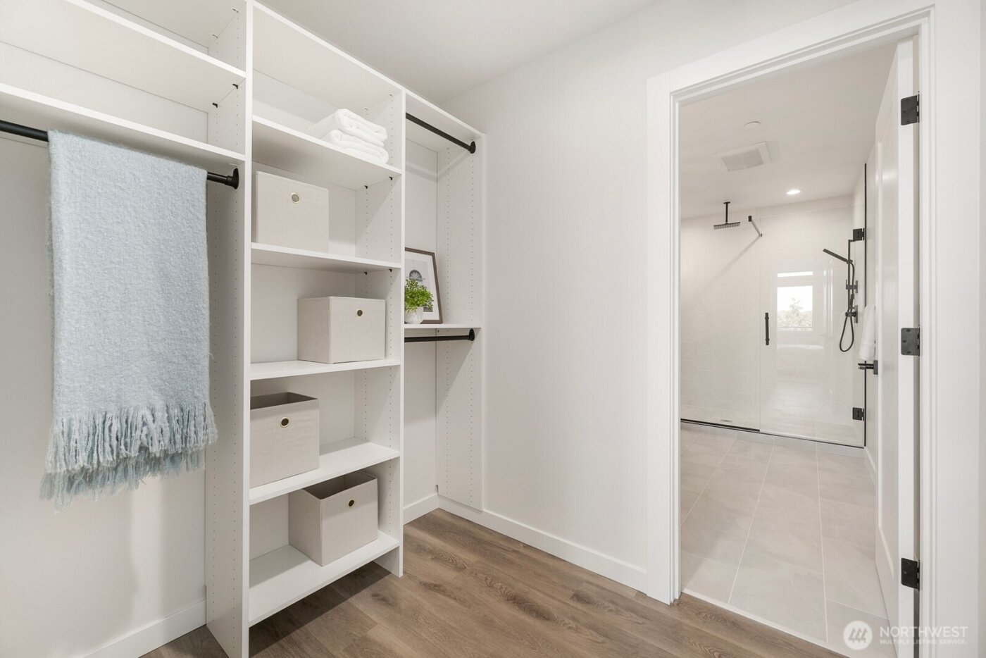 2017 W Bertona , Seattle, WA 98199