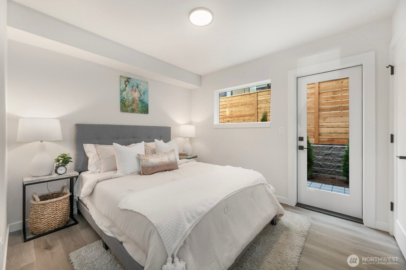 2017 W Bertona , Seattle, WA 98199