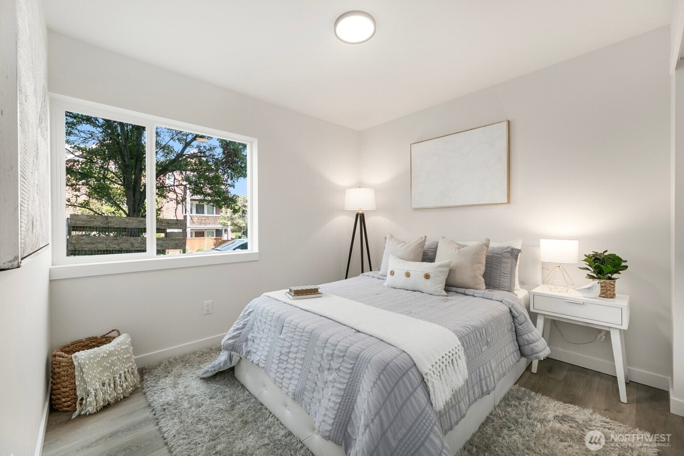 2019 W Bertona , Seattle, WA 98199