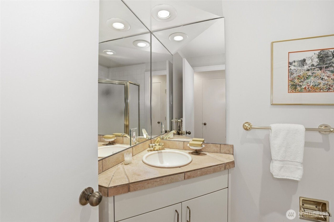 1600 43rd Avenue E #209, Seattle, WA 98112