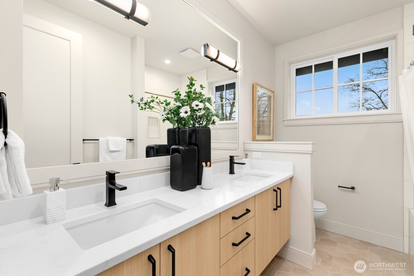 3032 NE Blakeley Street , Seattle, WA 98105