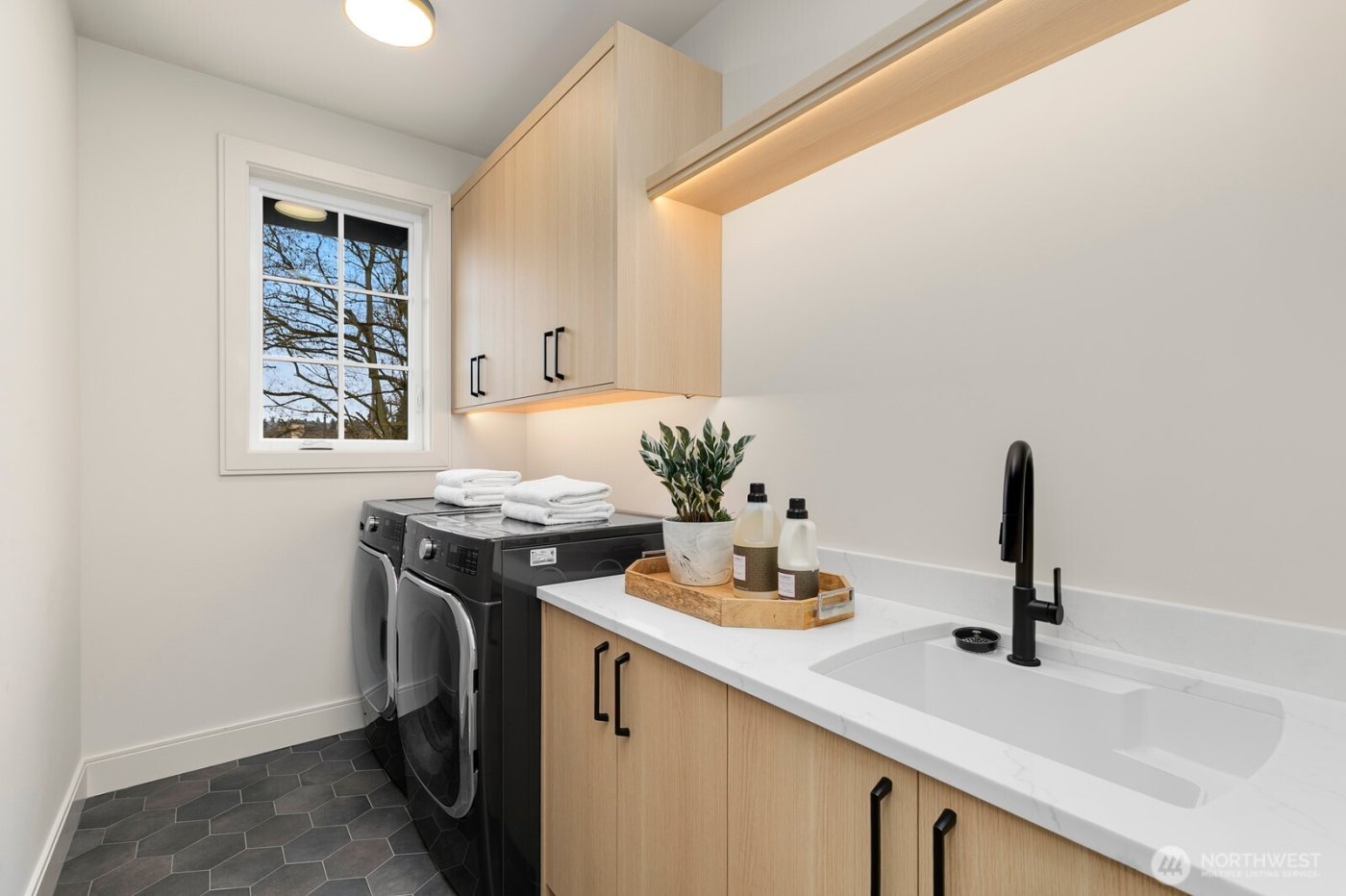 3032 NE Blakeley Street , Seattle, WA 98105