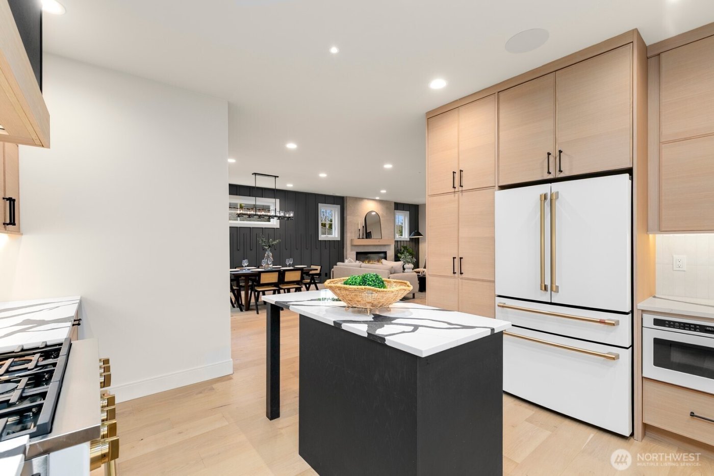 3032 NE Blakeley Street , Seattle, WA 98105