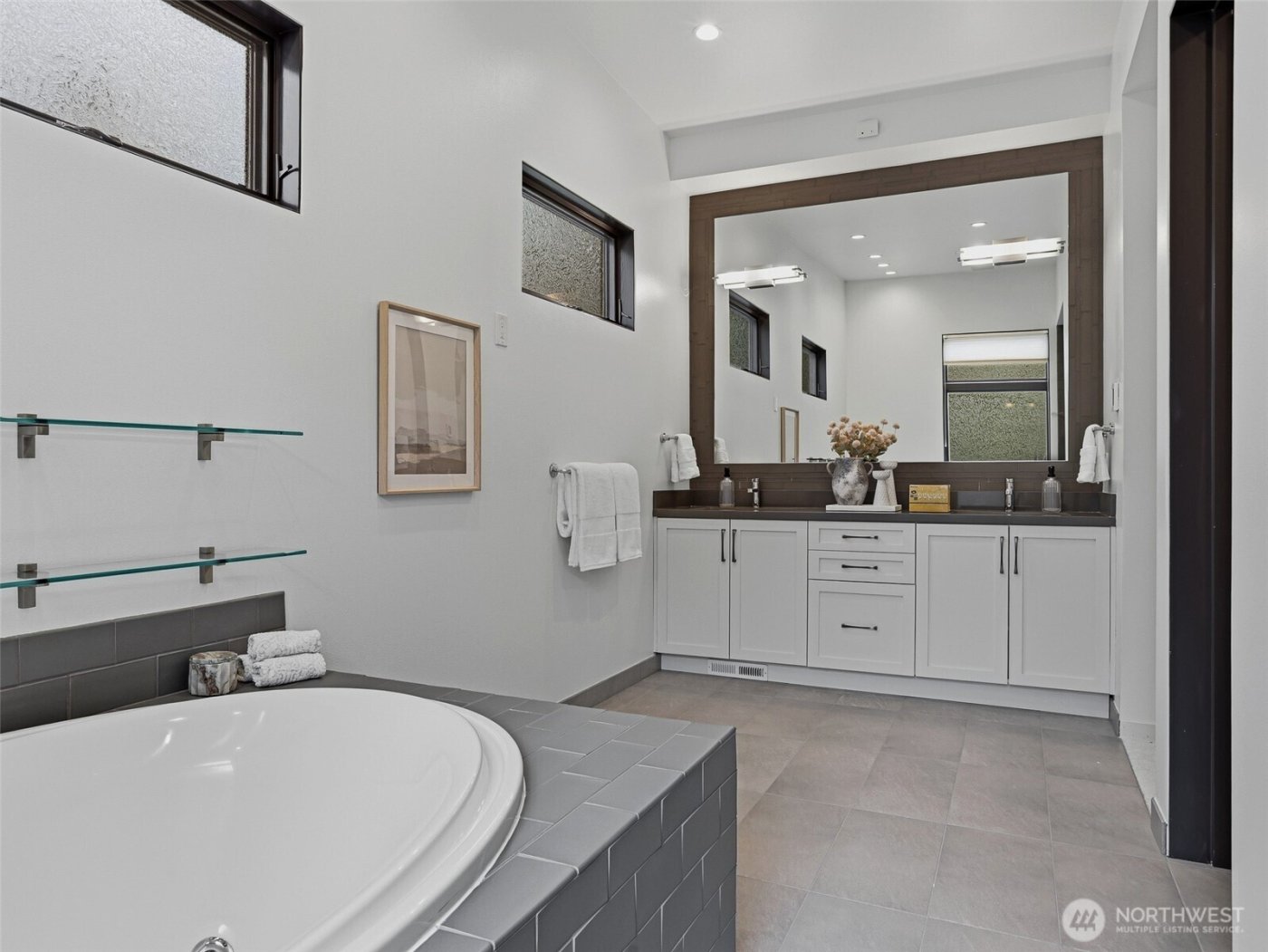 719 99th Avenue NE, Bellevue, WA 98004