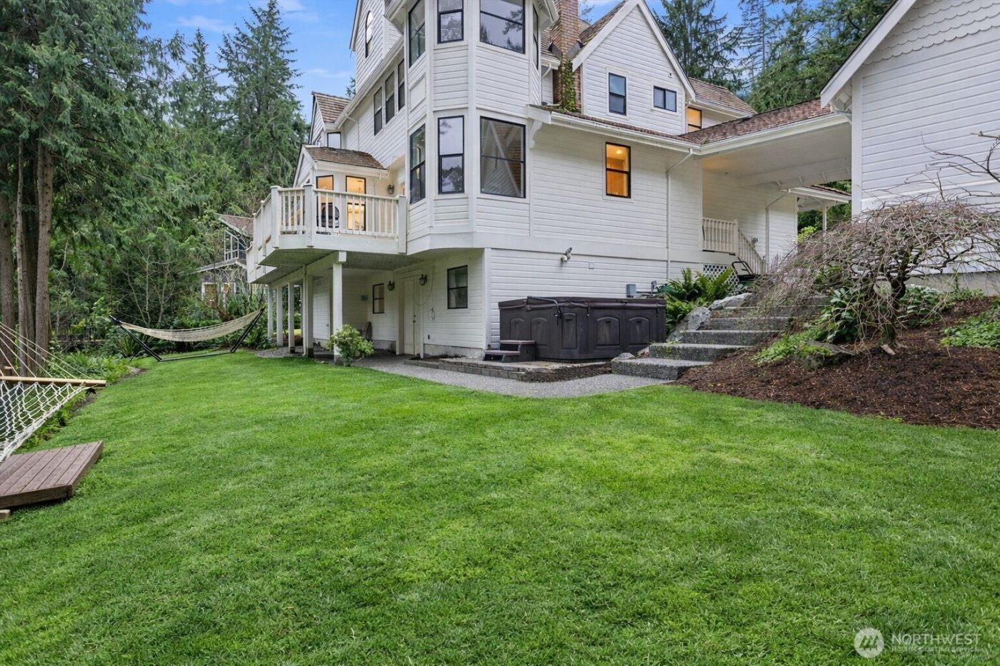 19524 230TH Avenue NE, Woodinville, WA 98077