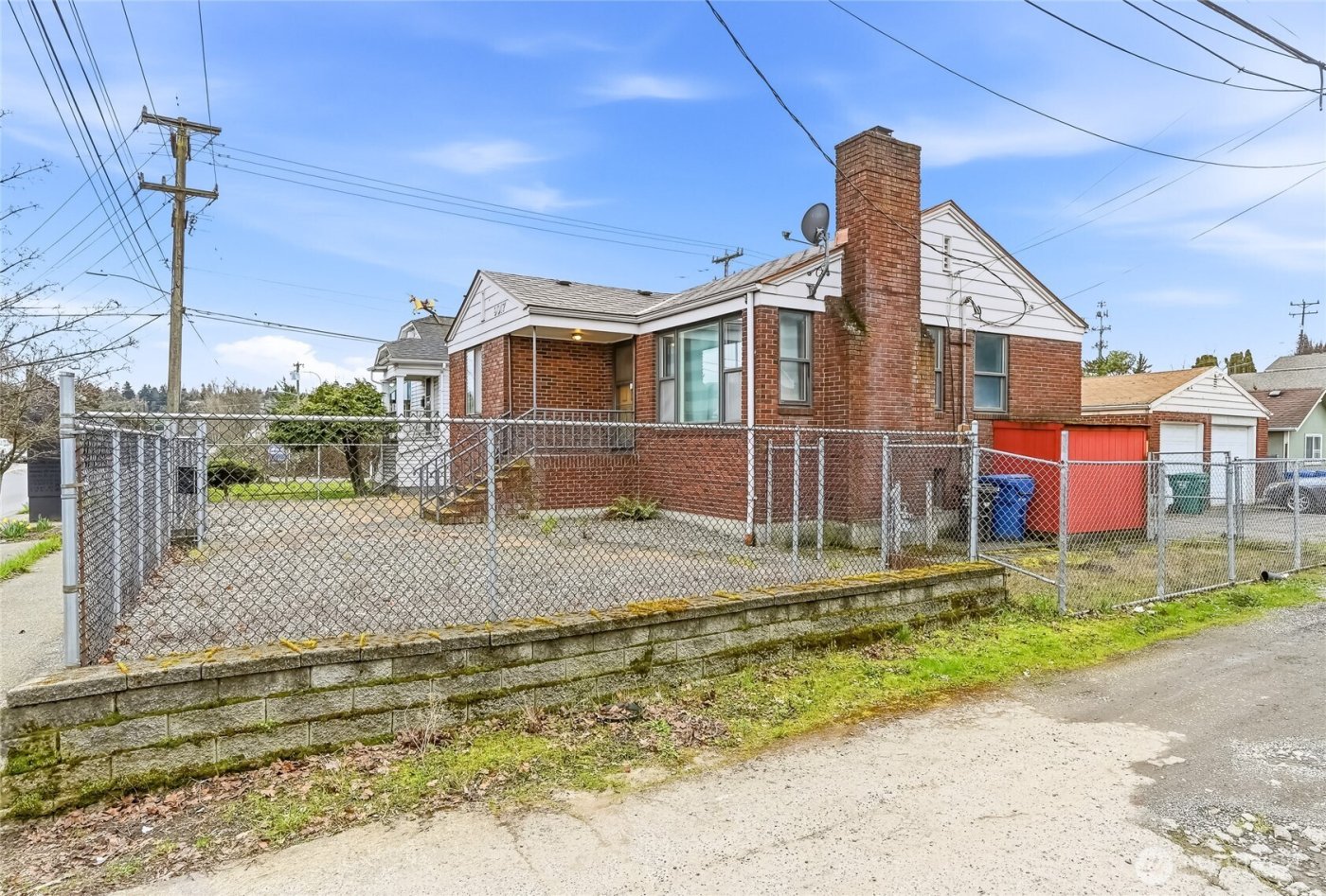 9017 14th Avenue S, Seattle, WA 98108