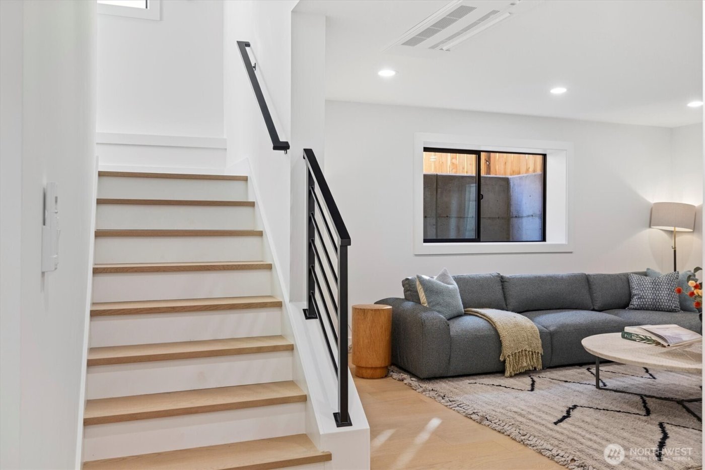 2515 35th Avenue W, Seattle, WA 98199