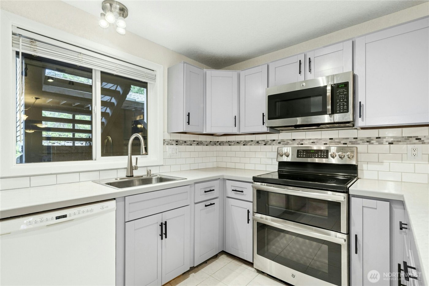 13611 NE 8th Street #106, Bellevue, WA 98005