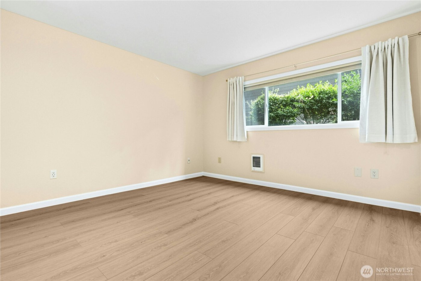 13611 NE 8th Street #106, Bellevue, WA 98005