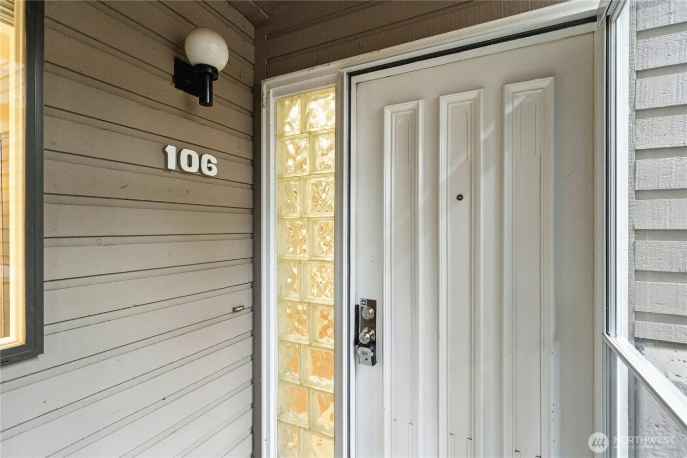 13611 NE 8th Street #106, Bellevue, WA 98005
