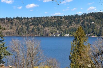 11904 Lakeside Avenue NE, Seattle, WA 98125 - Photo 2