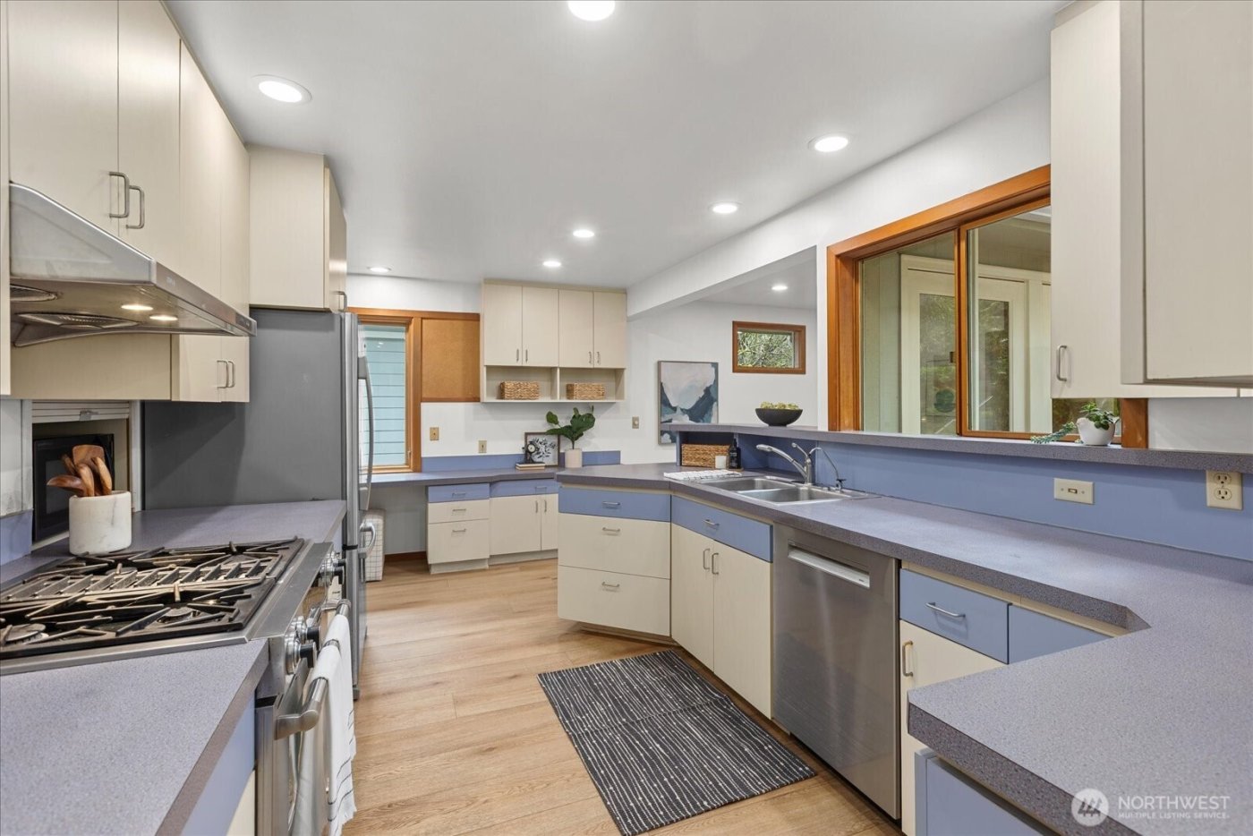 11904 Lakeside Avenue NE, Seattle, WA 98125